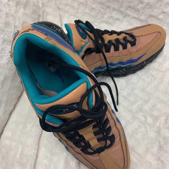 Running shoes - Picture 3 of 5